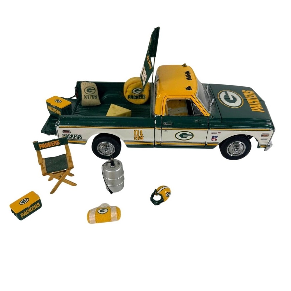 Danbury Mint Green Bay Packers 1972 Chevy Cheyenne Diecast Tailgate Pickup Truck